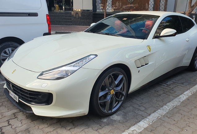 Ferrari GTC4Lusso