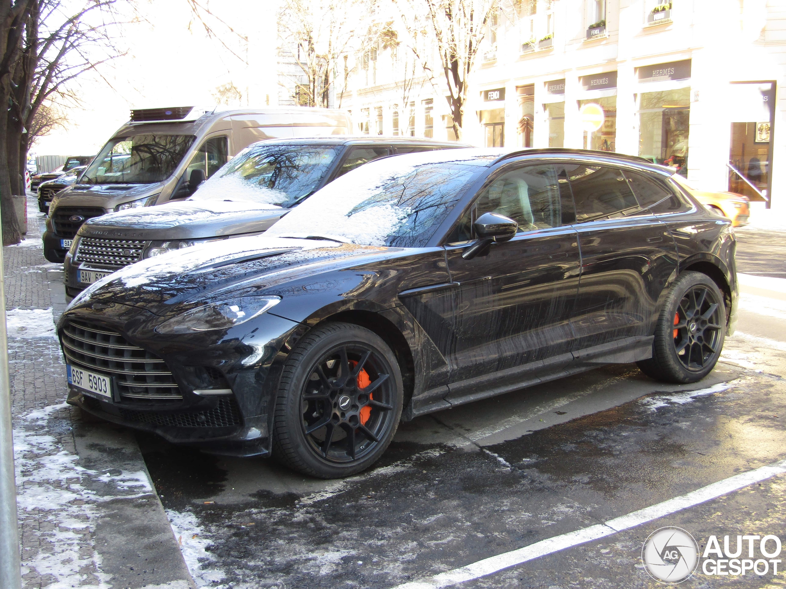 Aston Martin DBX707