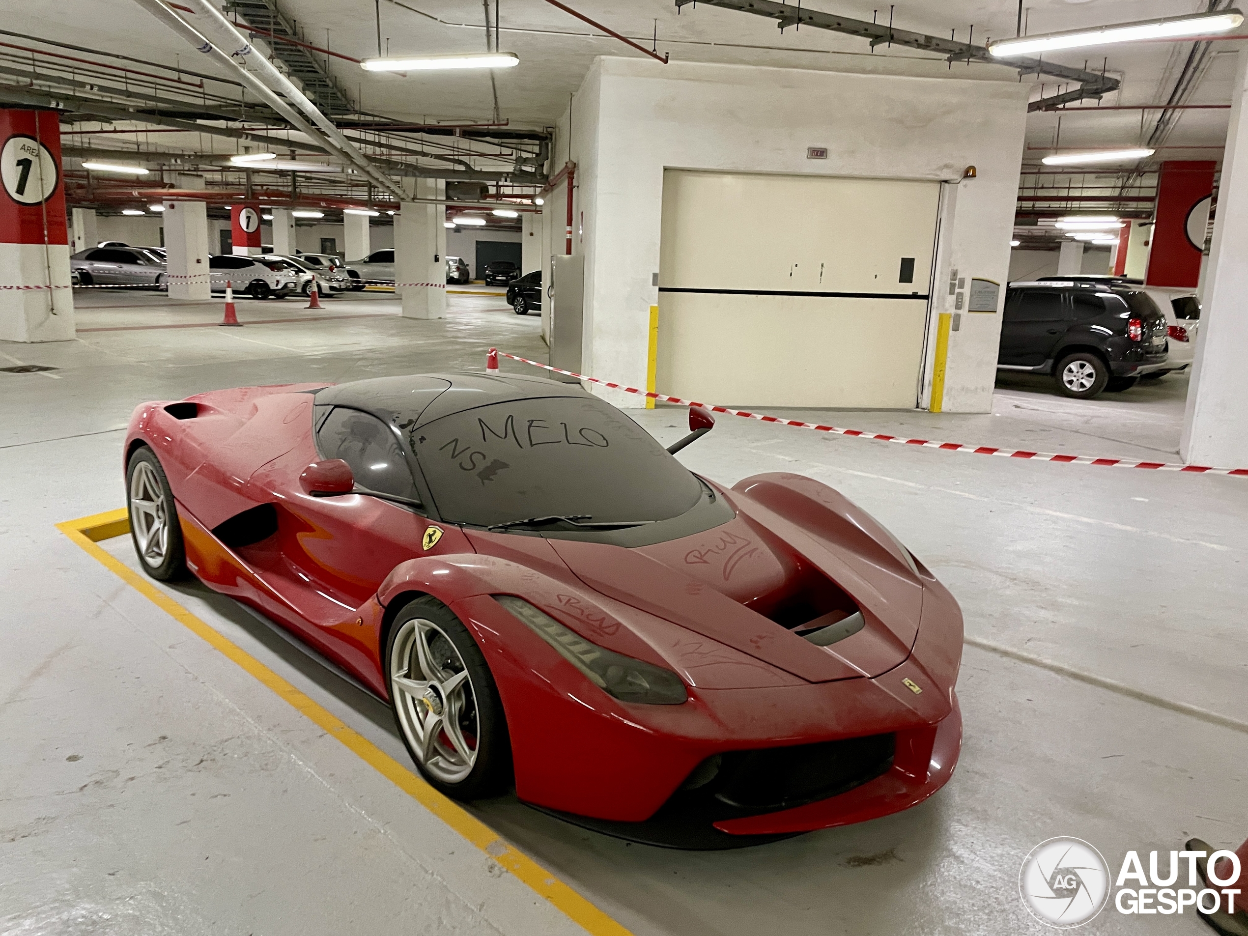 Ferrari LaFerrari heeft niet het beste leven wat hij zich kan wensen in Dubai