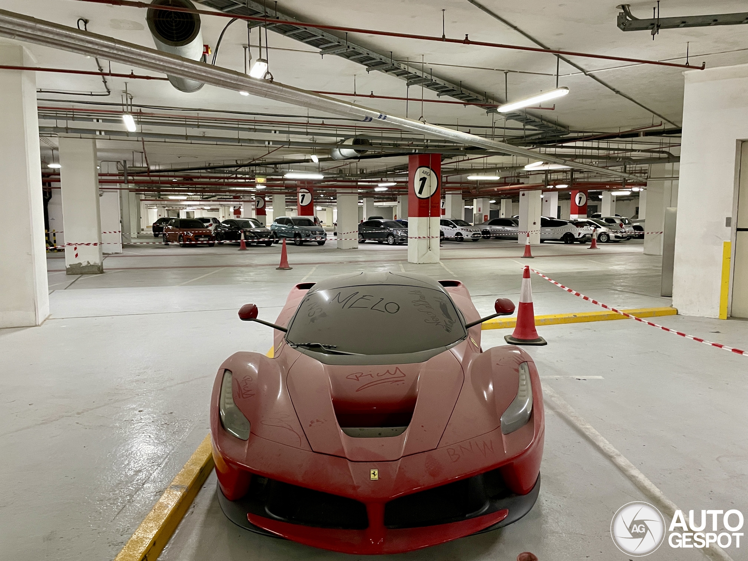 Ferrari LaFerrari heeft niet het beste leven wat hij zich kan wensen in Dubai