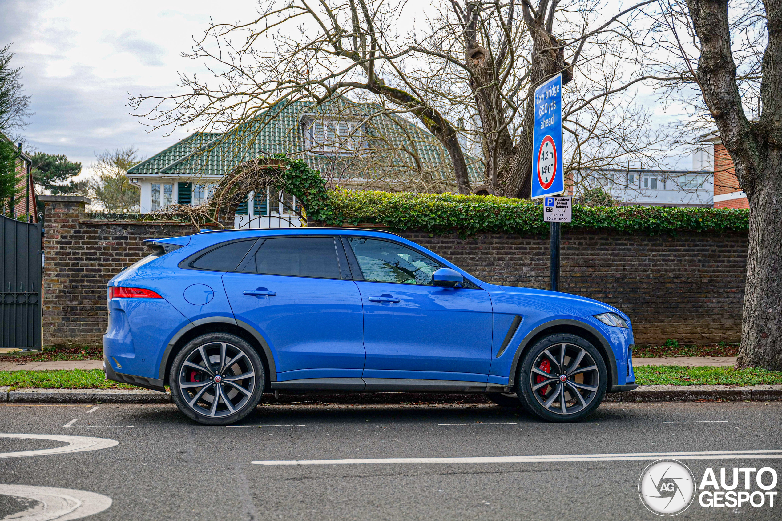 Jaguar F-PACE SVR