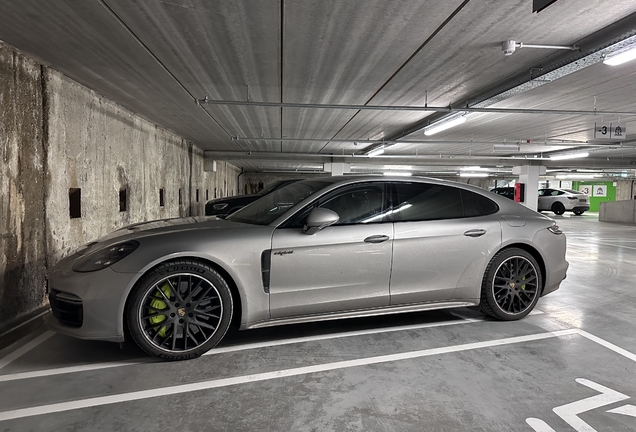 Porsche 971 Panamera Turbo S E-Hybrid Executive