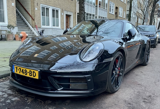 Porsche 992 Carrera 4 GTS