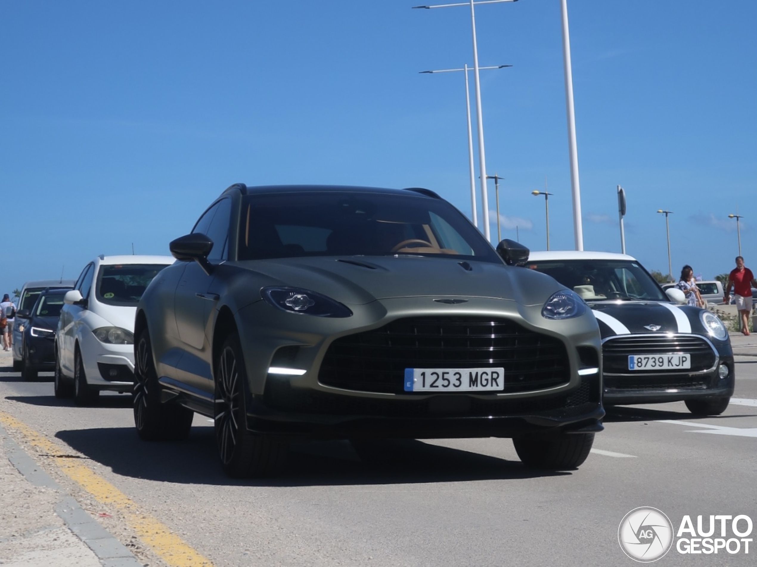 Aston Martin DBX707