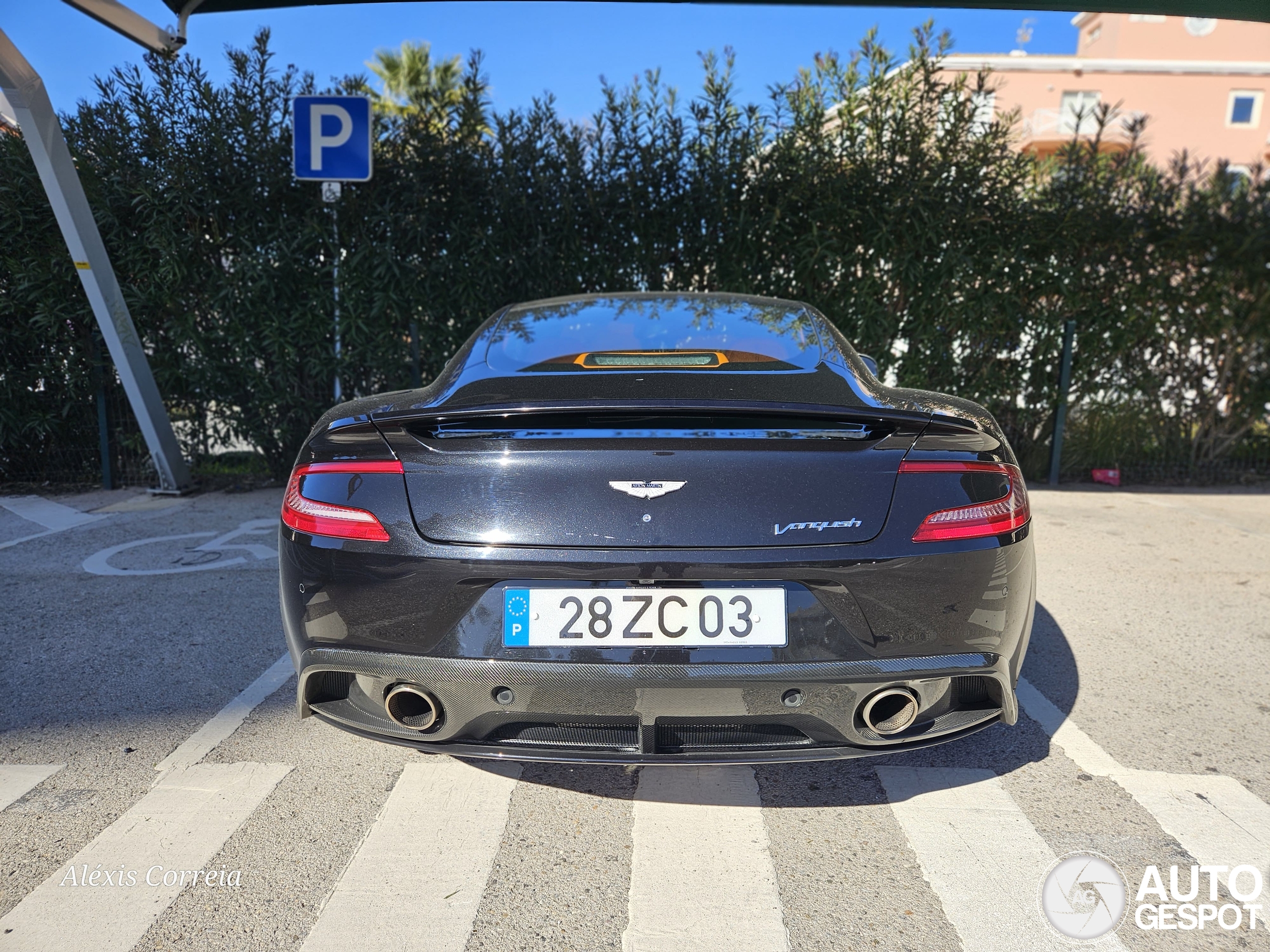 Aston Martin Vanquish 2013