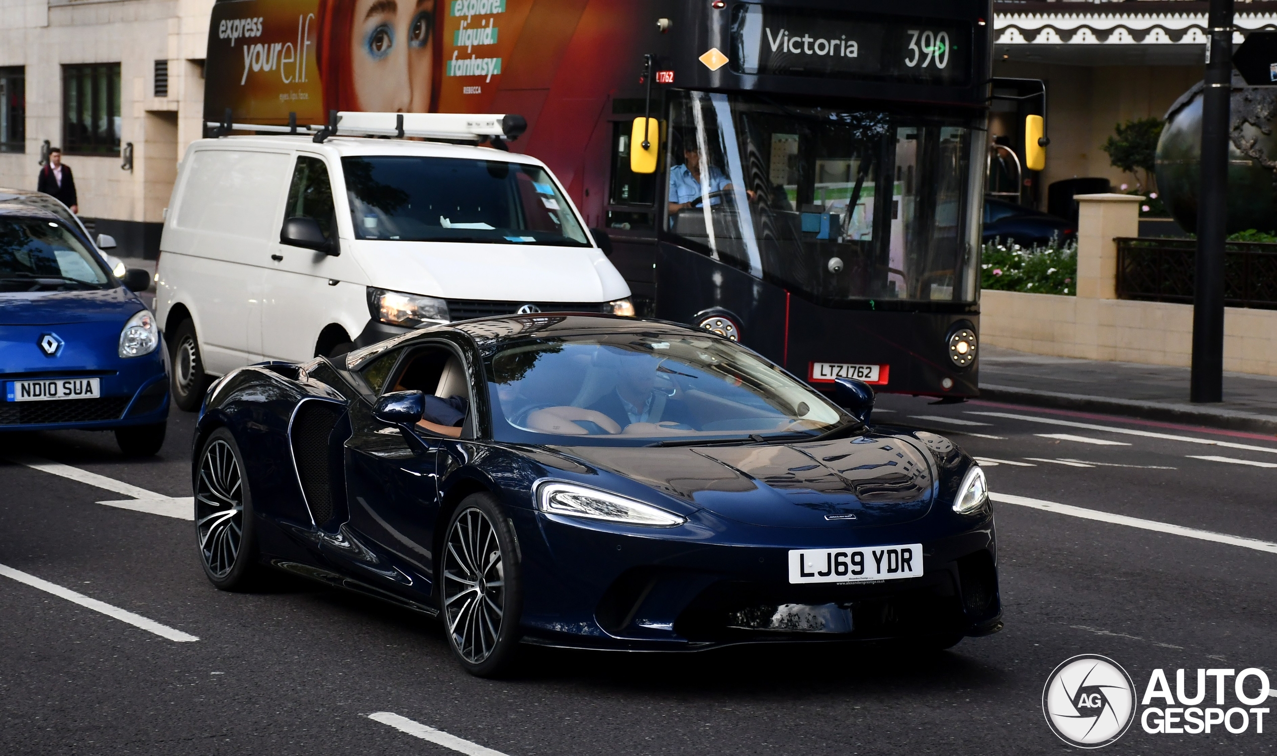 McLaren GT