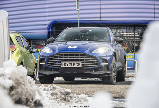 Aston Martin DBX707