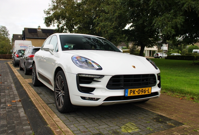 Porsche 95B Macan GTS