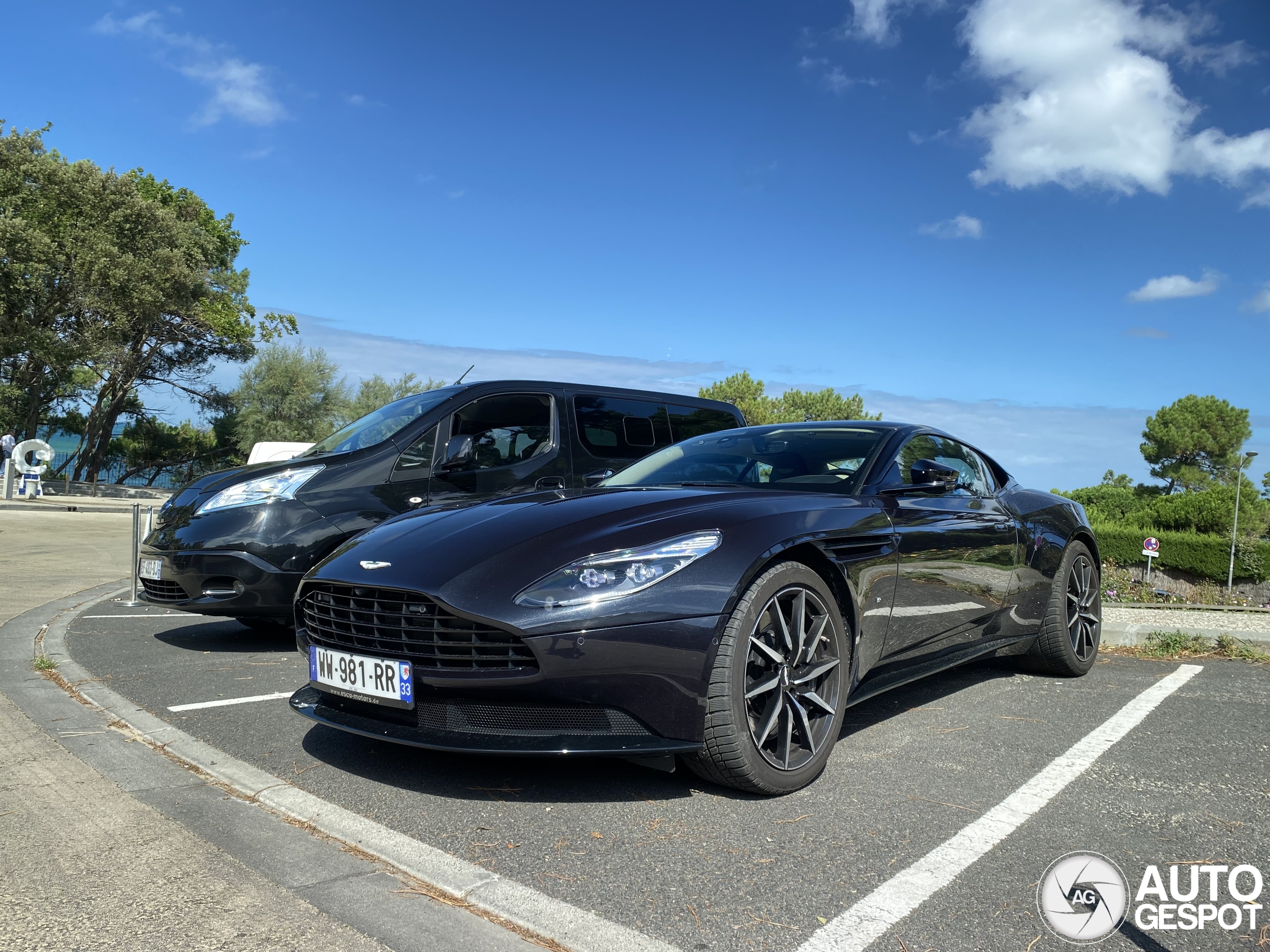 Aston Martin DB11