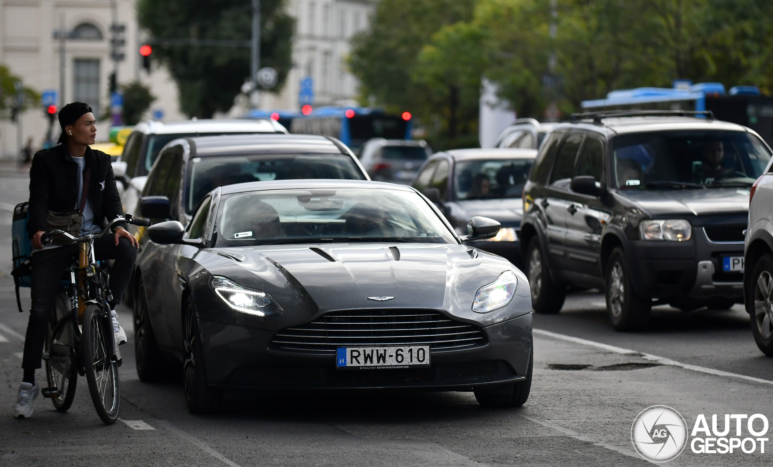 Aston Martin DB11