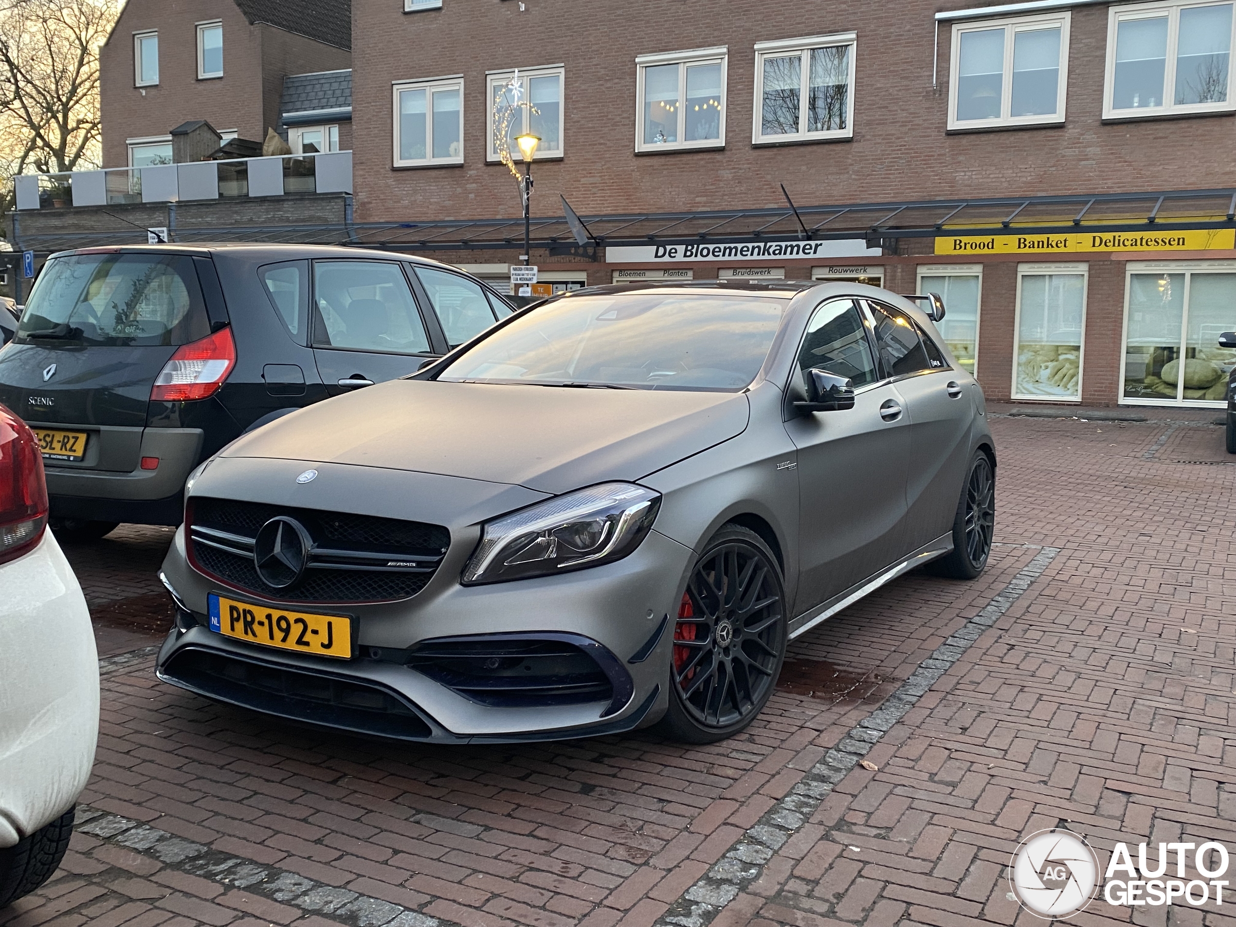 Mercedes-AMG A 45 W176 2015