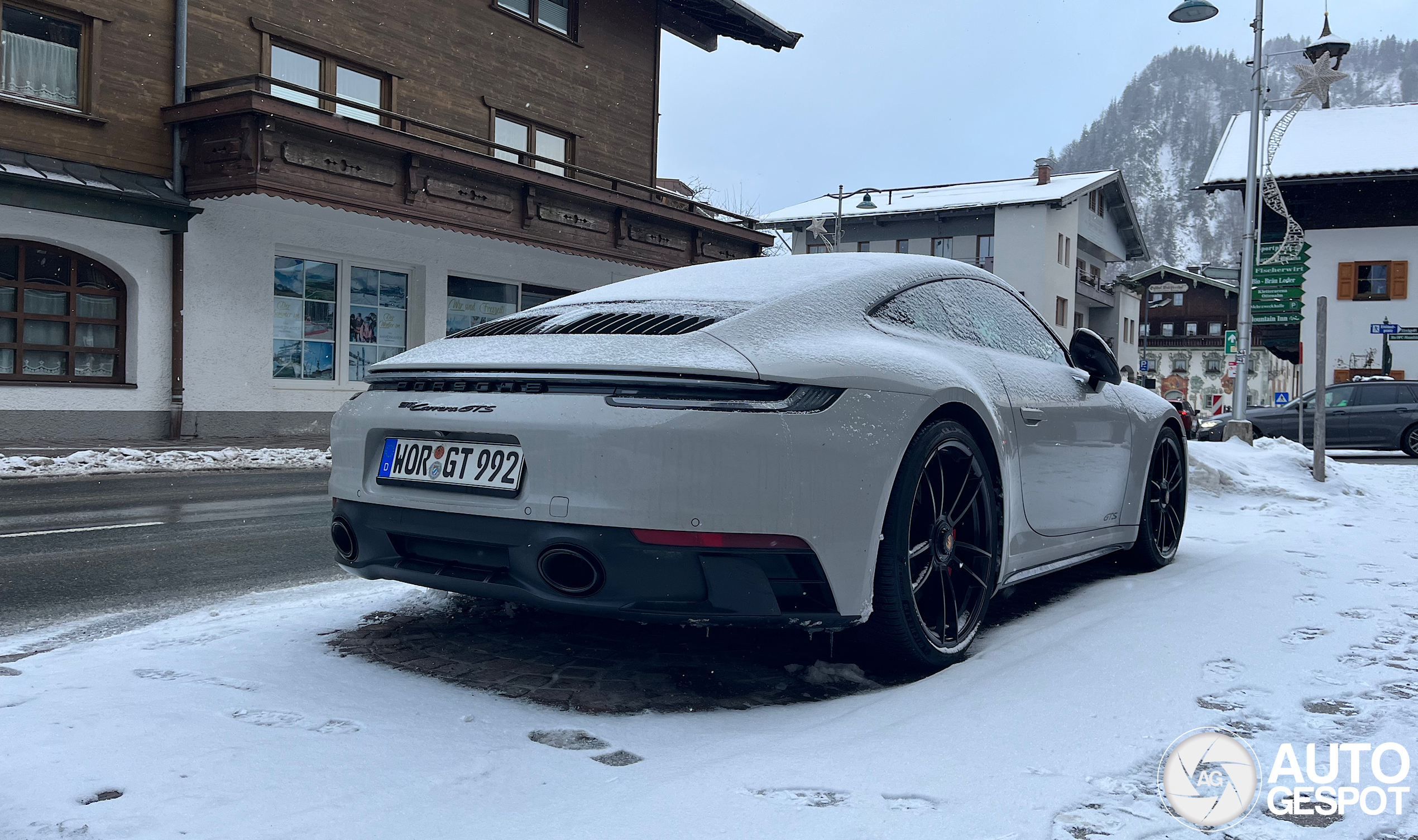 Porsche 992 Carrera GTS