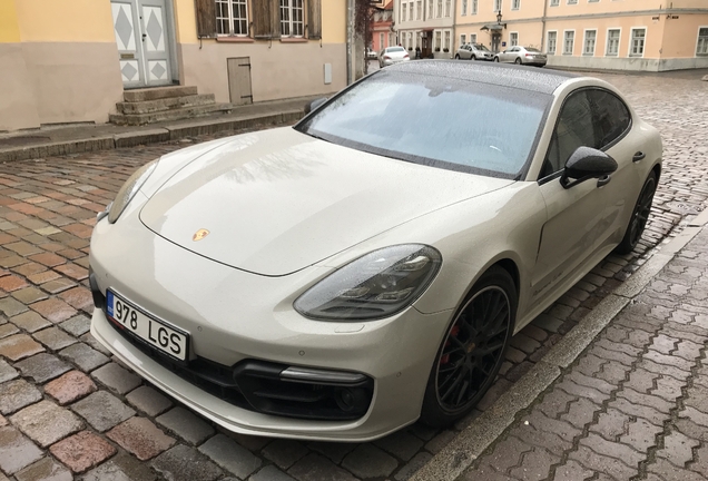 Porsche 971 Panamera Turbo