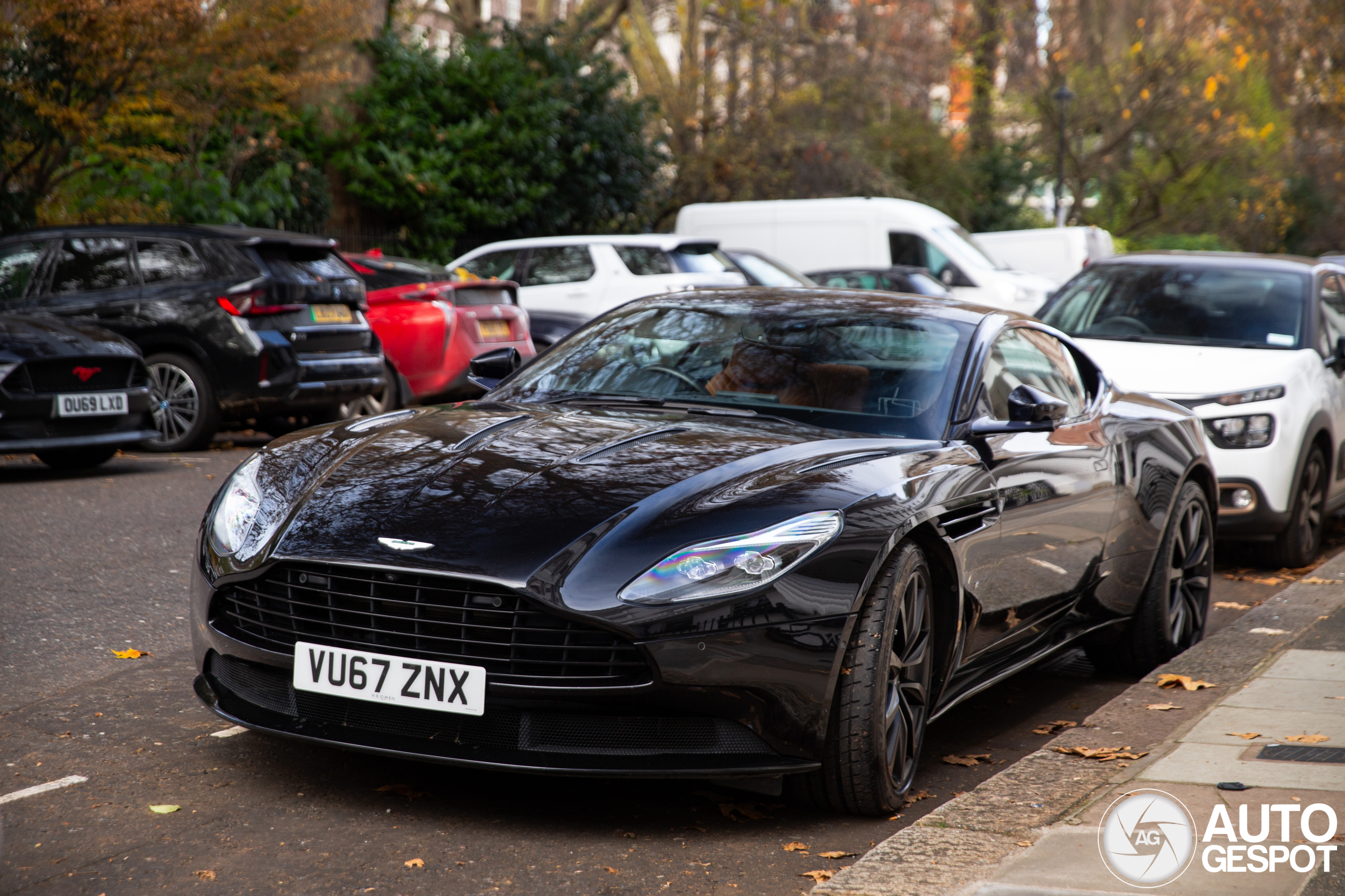 Aston Martin DB11