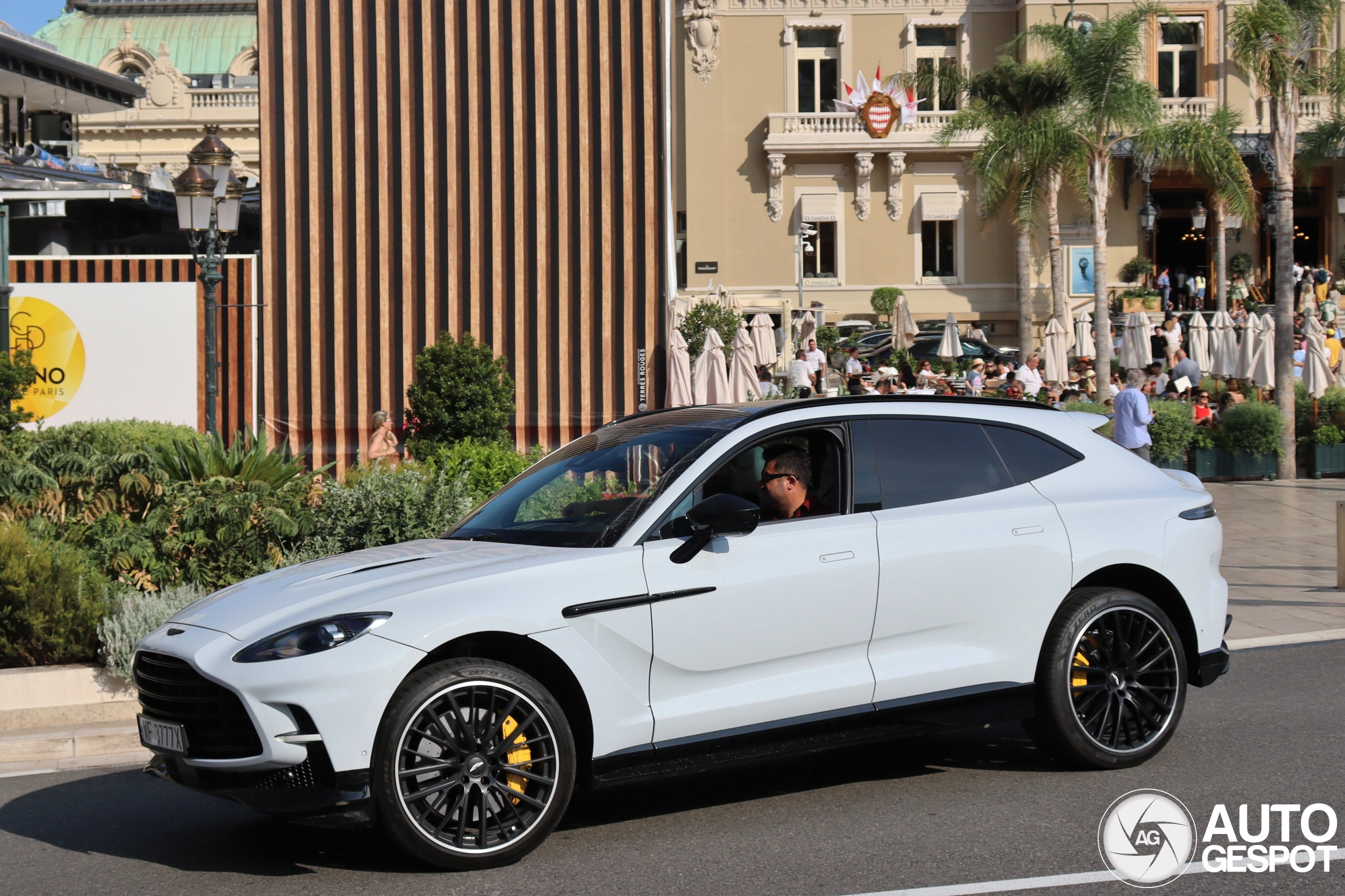 Aston Martin DBX707