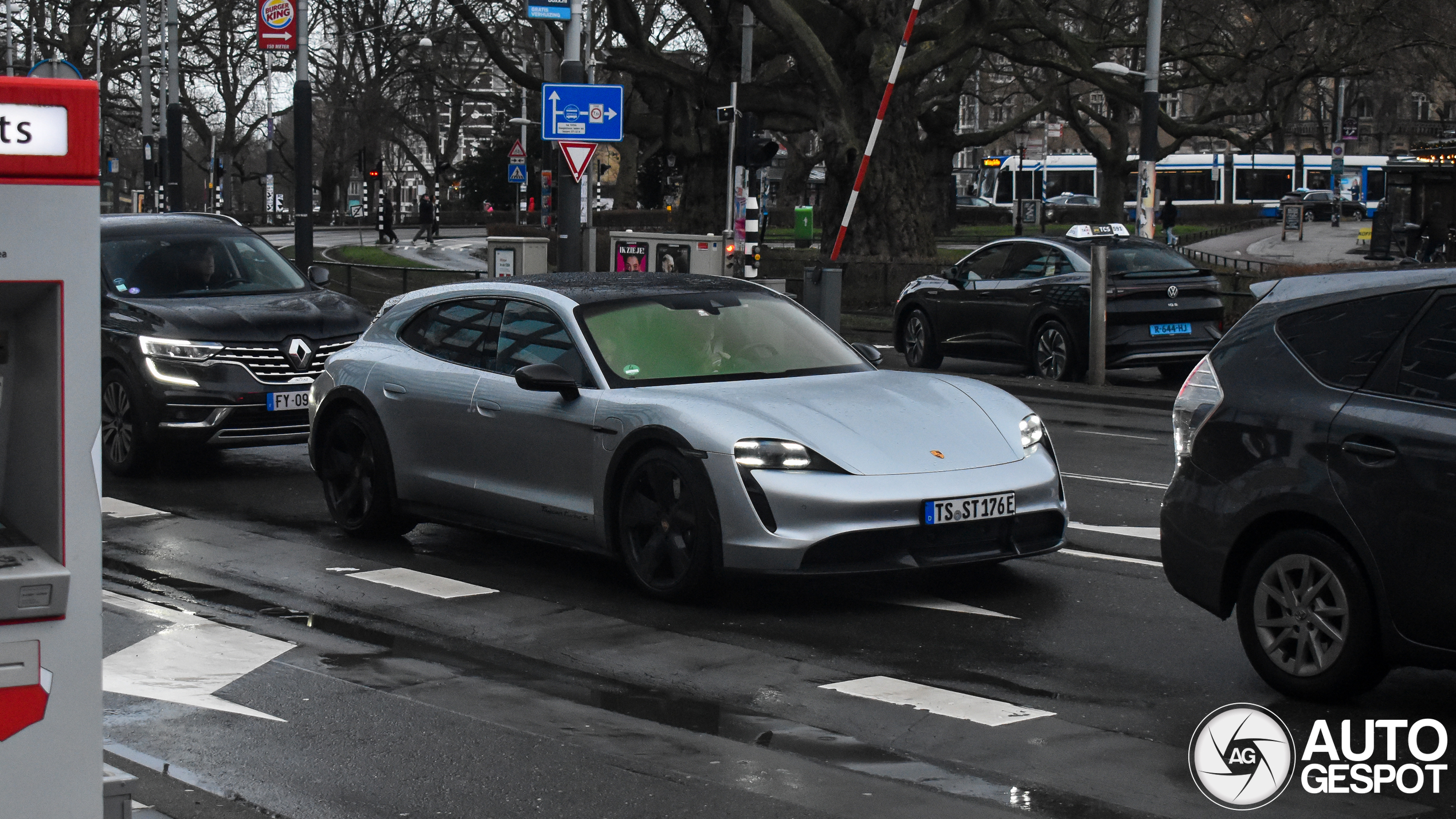 Porsche Taycan Turbo S Cross Turismo