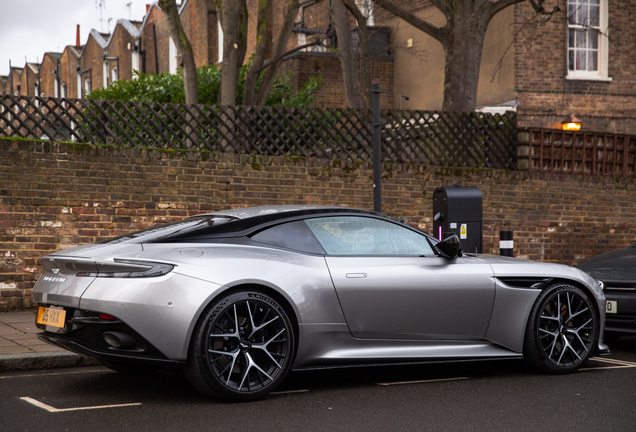 Aston Martin DB12