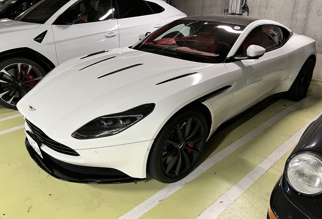 Aston Martin DB11