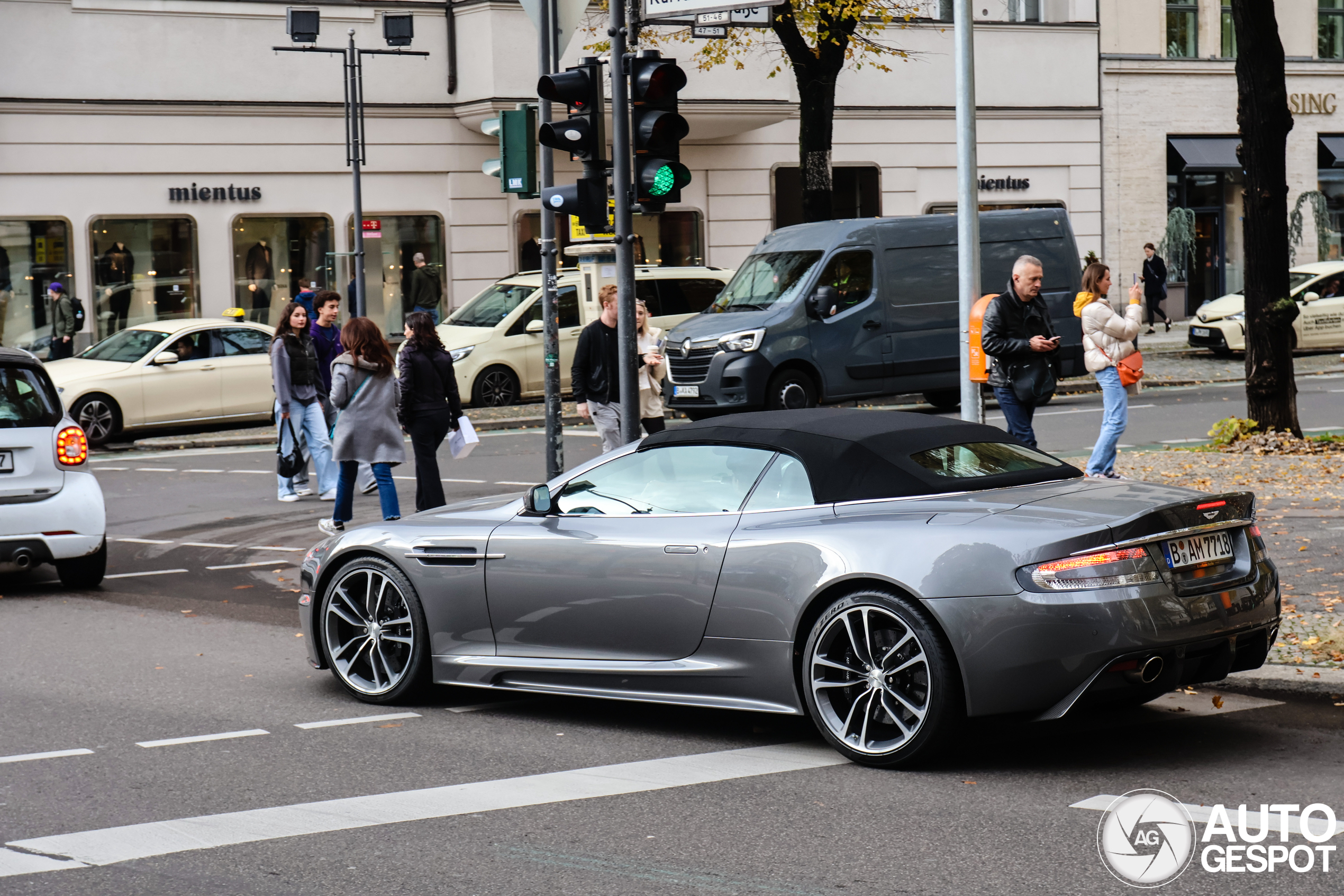 Aston Martin DBS Volante