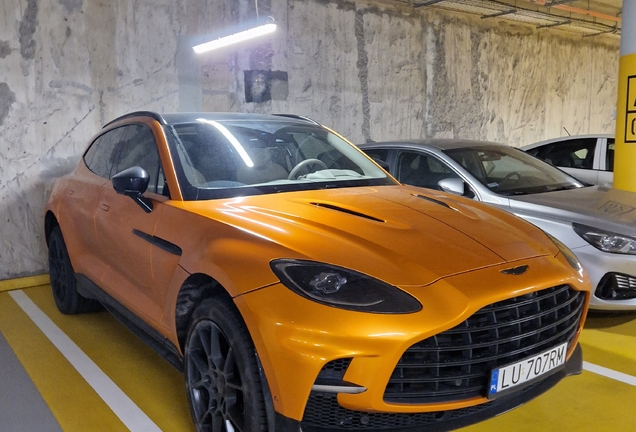 Aston Martin DBX707