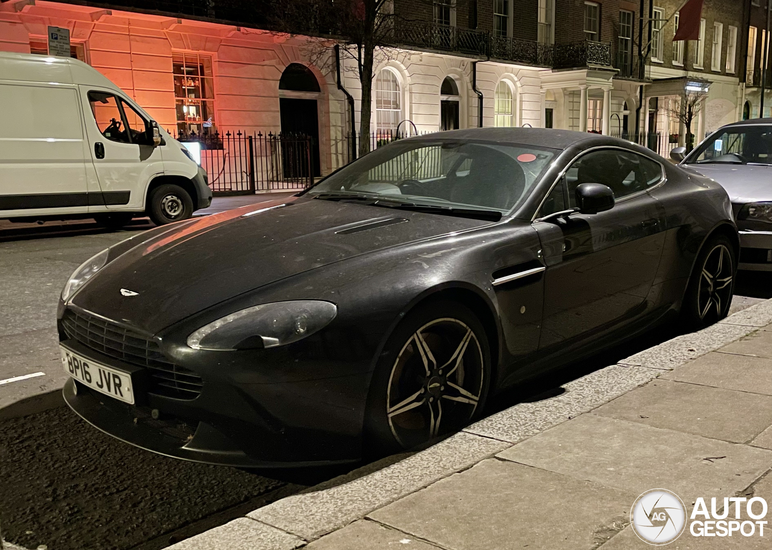 Aston Martin V8 Vantage 2012