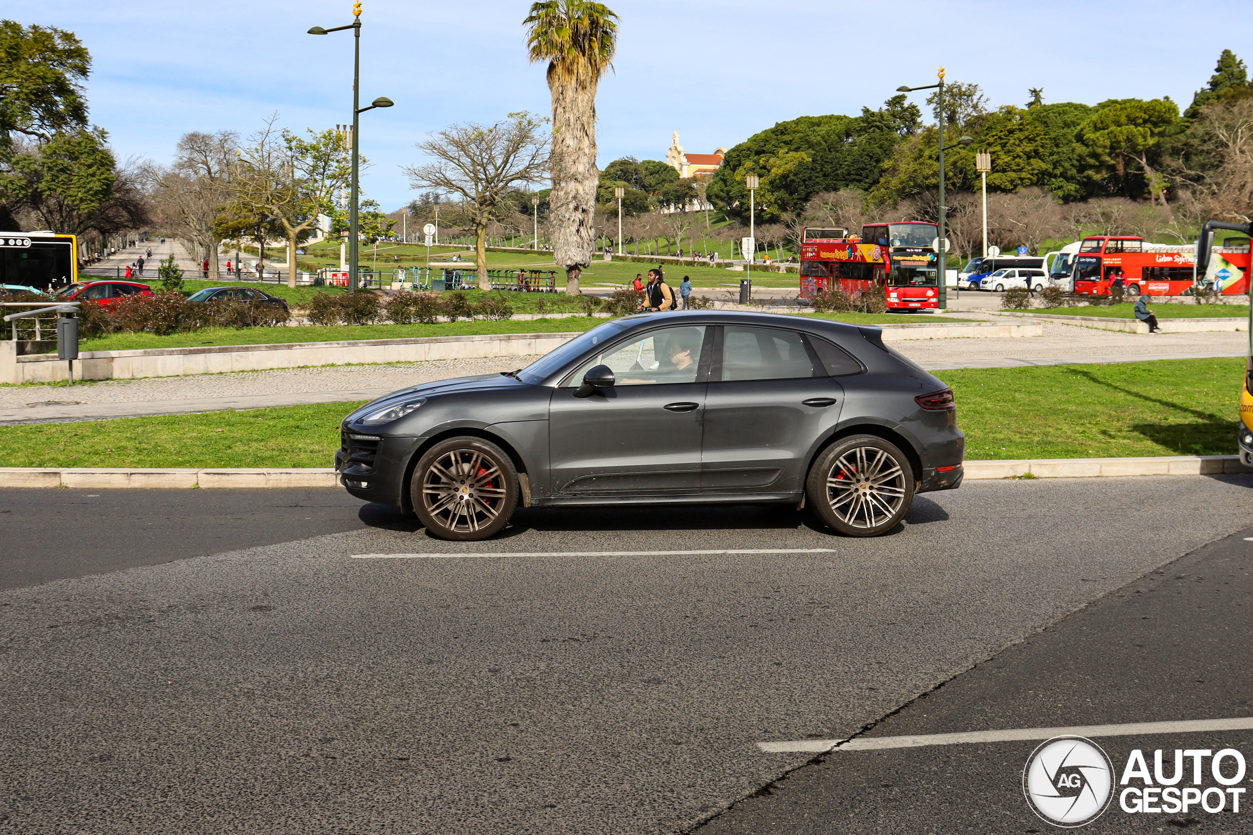 Porsche 95B Macan GTS