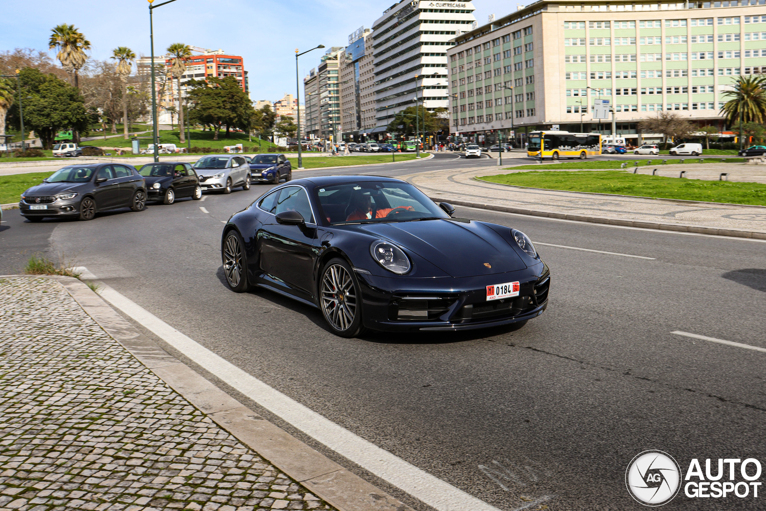 Porsche 992 Carrera 4S