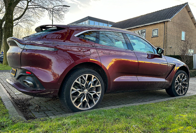 Aston Martin DBX