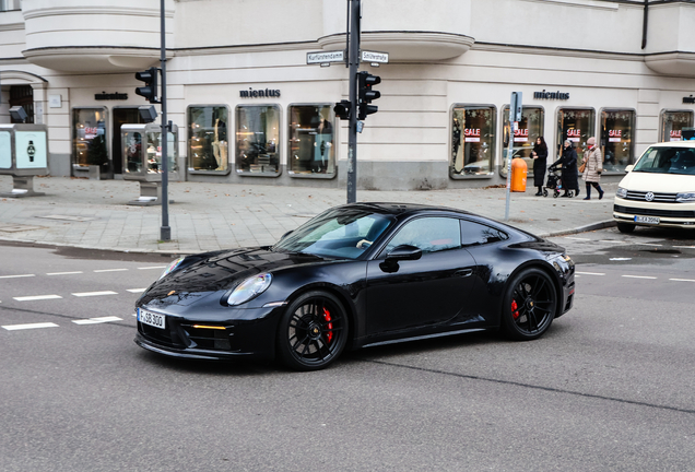 Porsche 992 Carrera 4 GTS