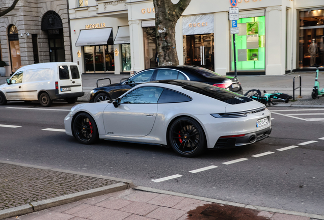 Porsche 992 Carrera GTS