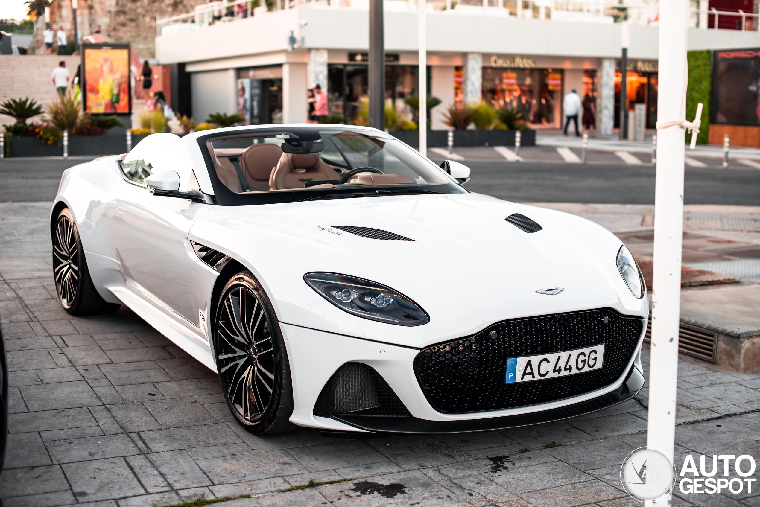 Aston Martin DBS Superleggera Volante