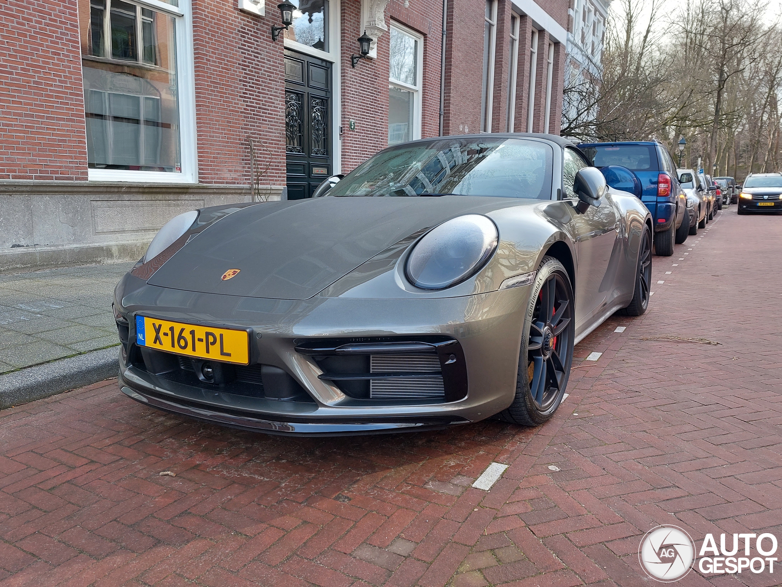 Porsche 992 Carrera 4 GTS Cabriolet