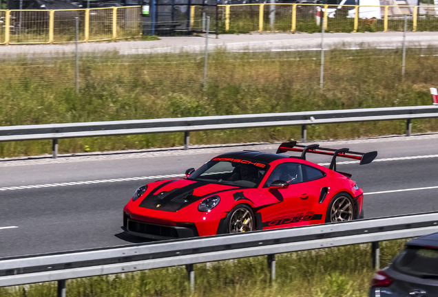 Porsche 992 GT3 RS Weissach Package