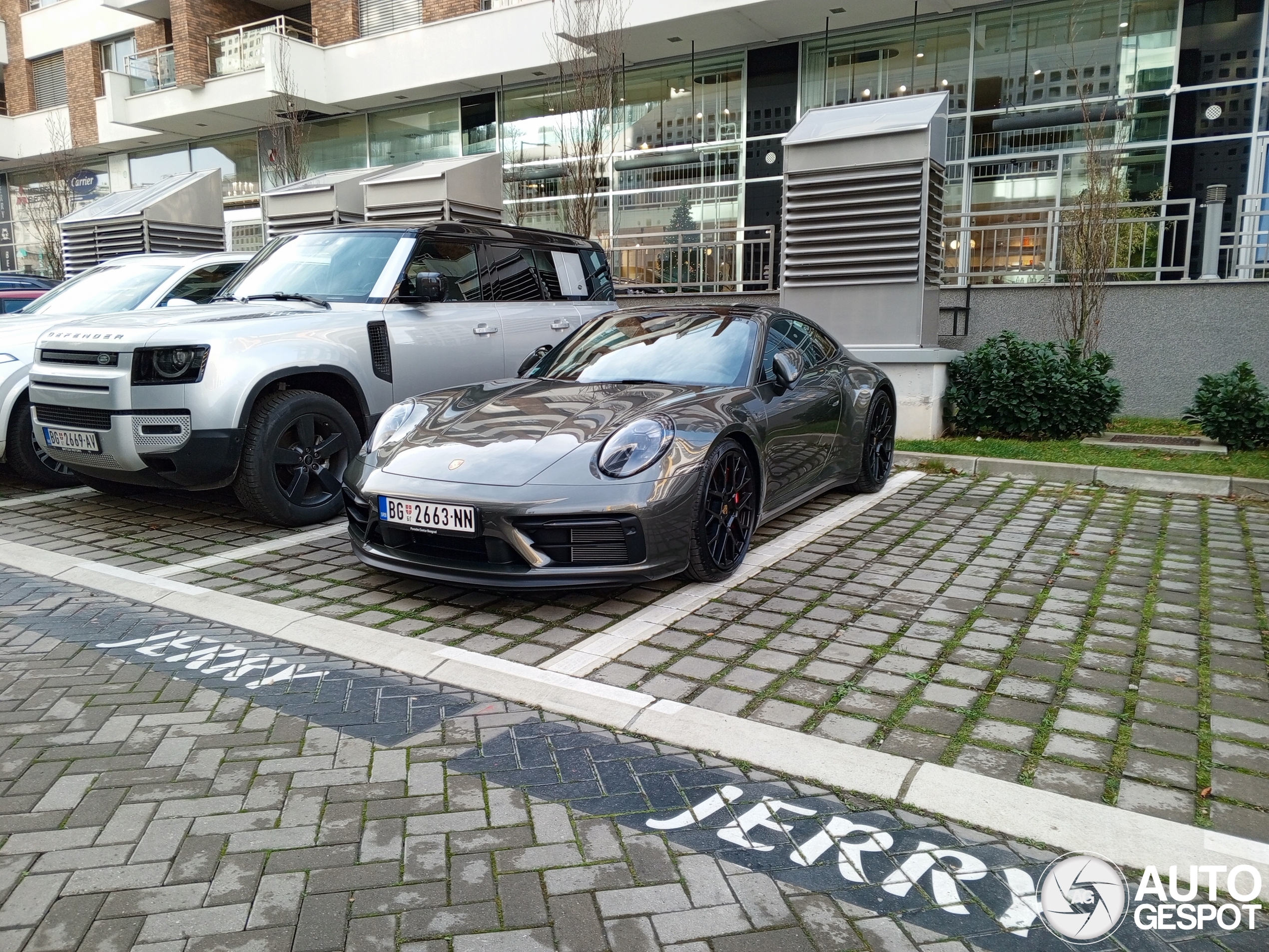 Porsche 992 Carrera 4 GTS