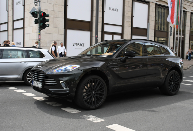 Aston Martin DBX