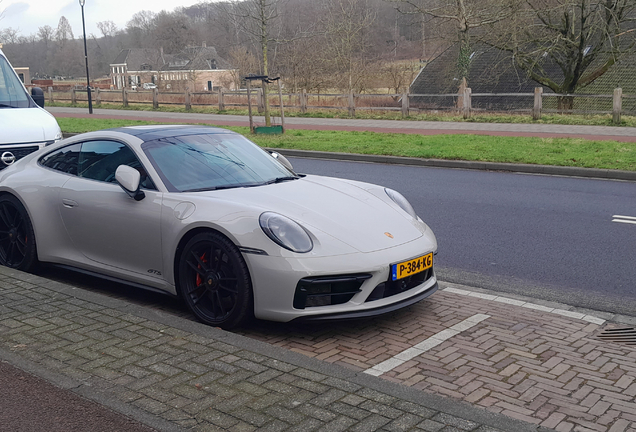 Porsche 992 Carrera 4 GTS