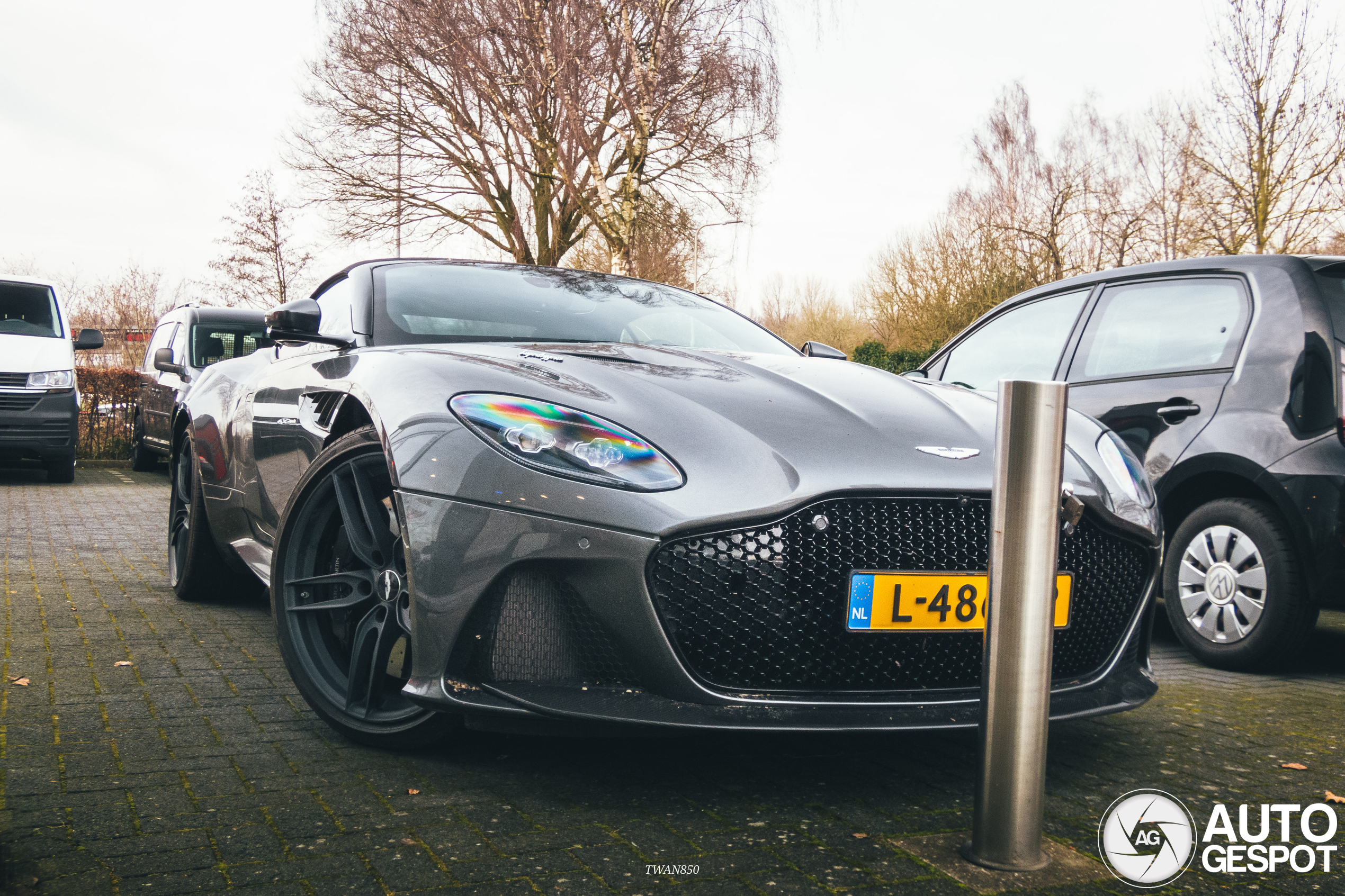 Aston Martin DBS Superleggera Volante