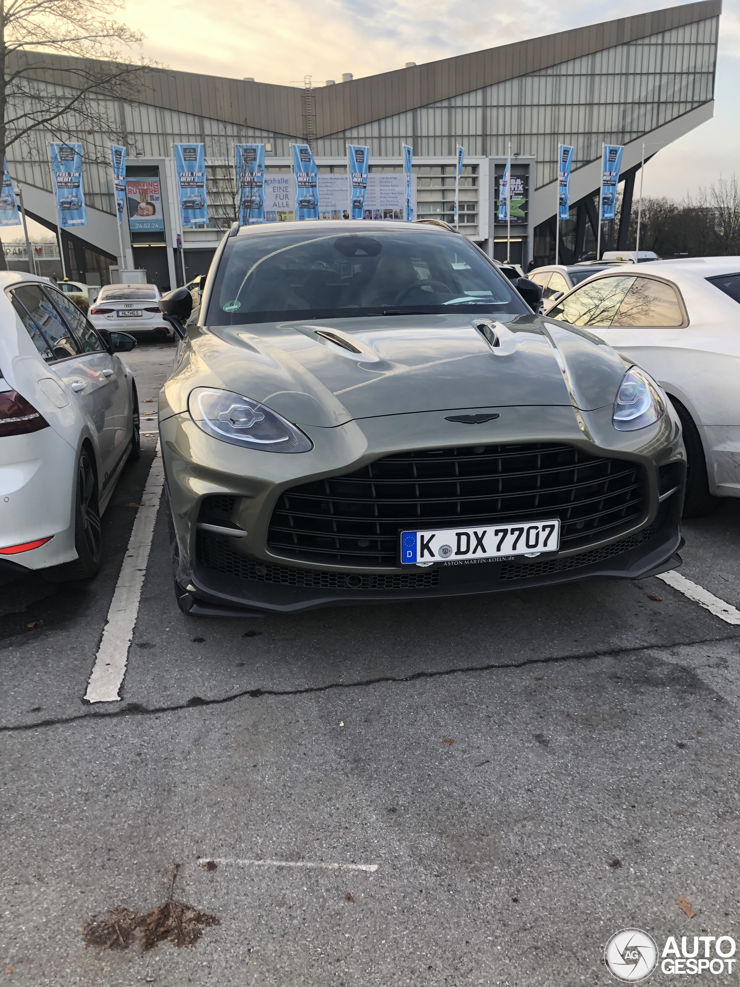 Aston Martin DBX707