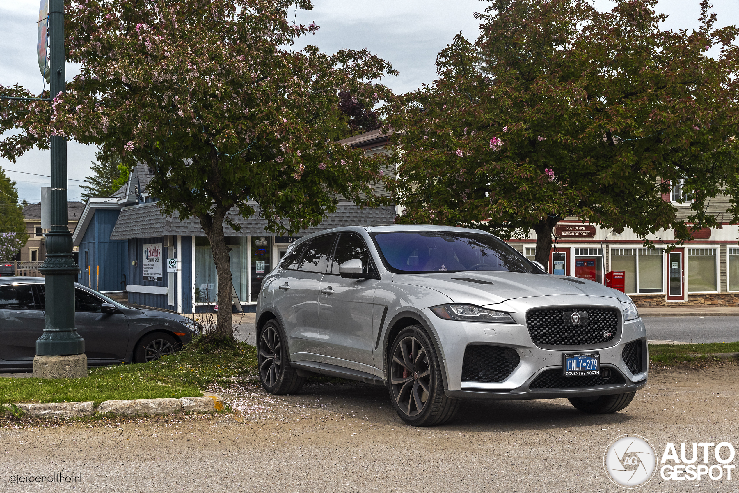 Jaguar F-PACE SVR