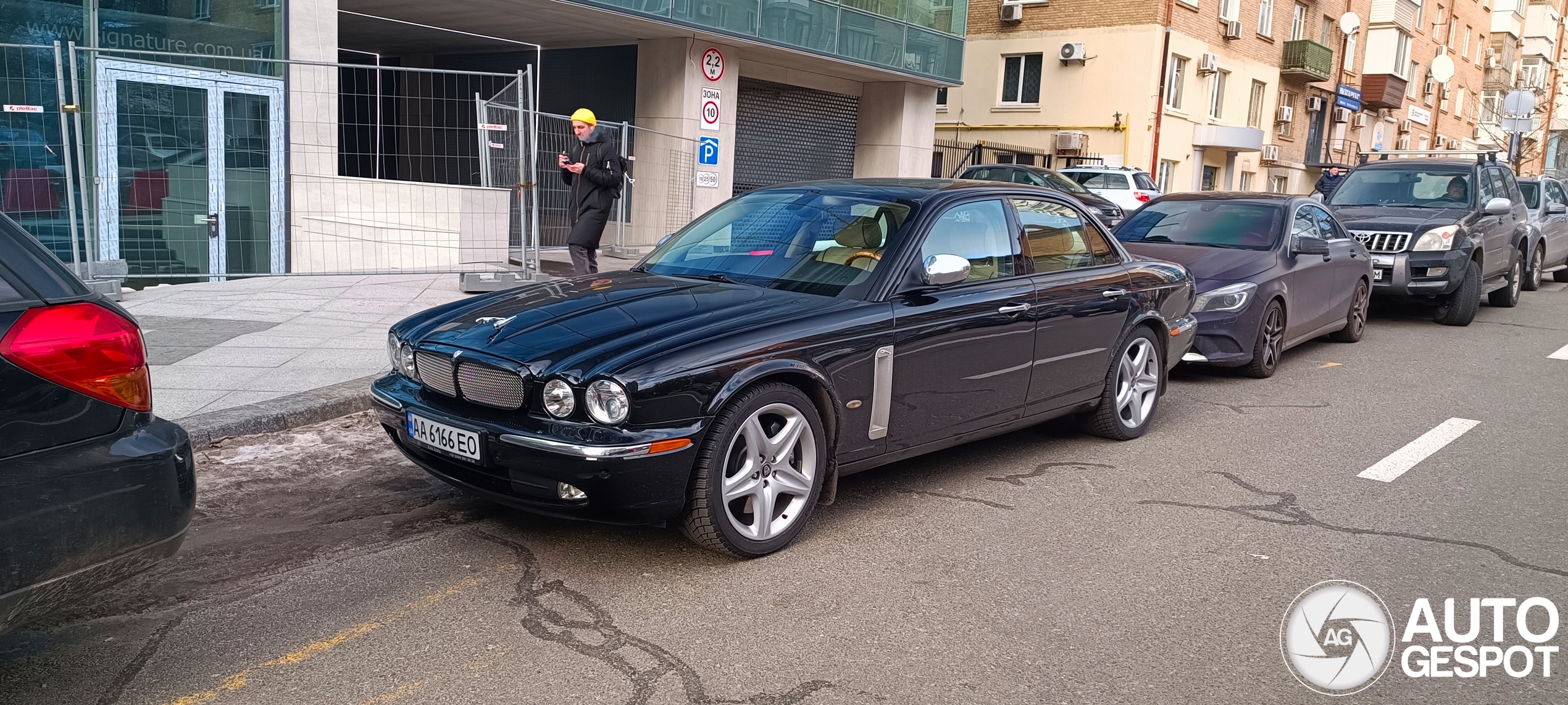 Jaguar XJR Portfolio