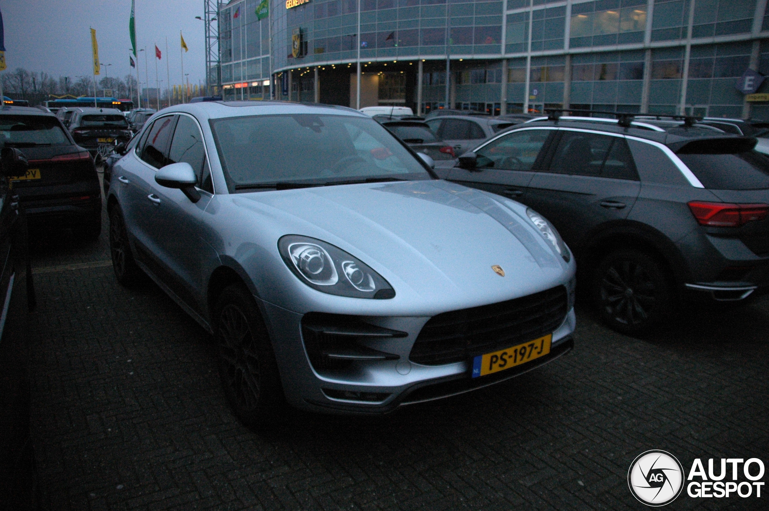 Porsche 95B Macan Turbo