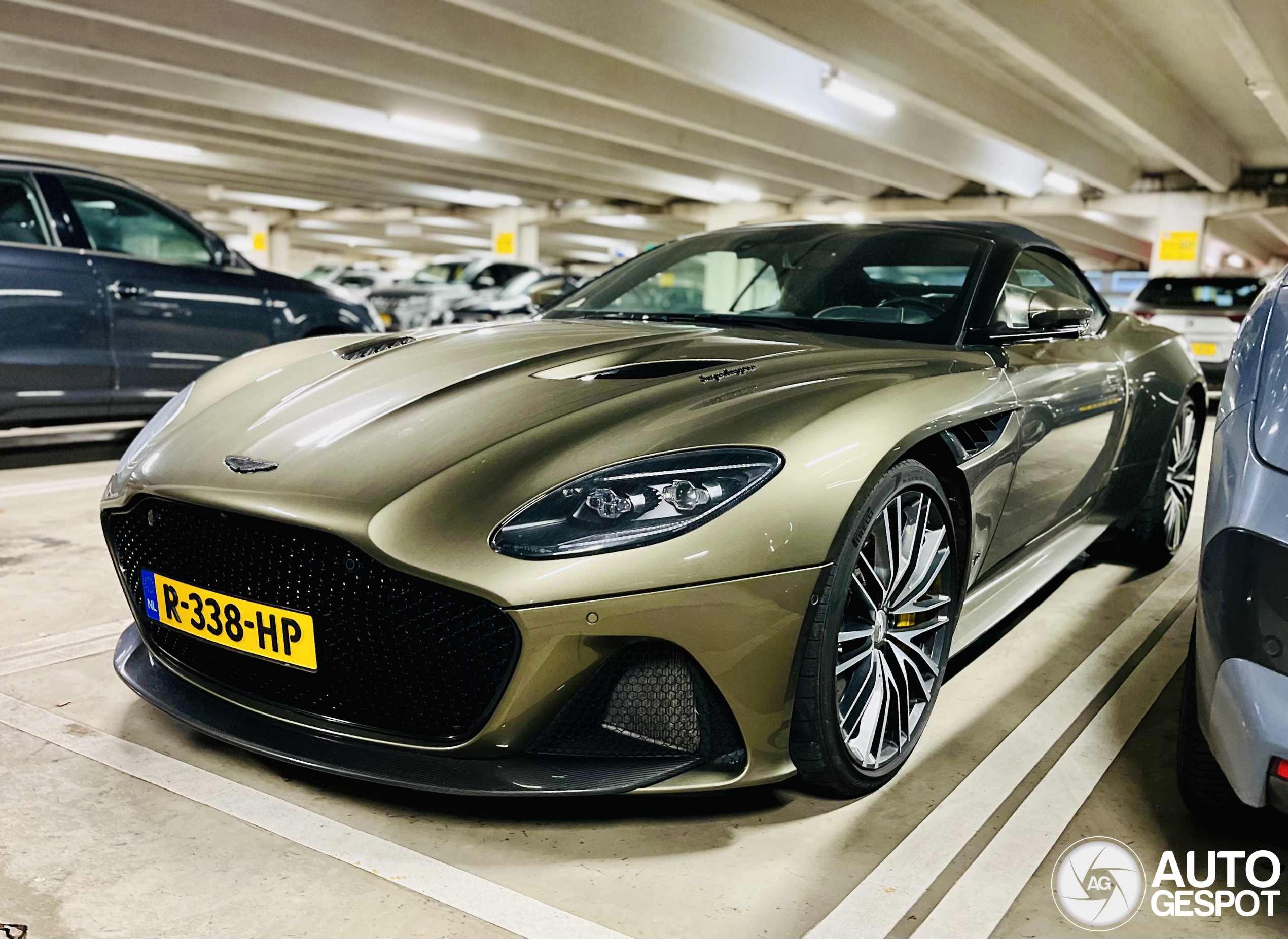 Aston Martin DBS Superleggera Volante