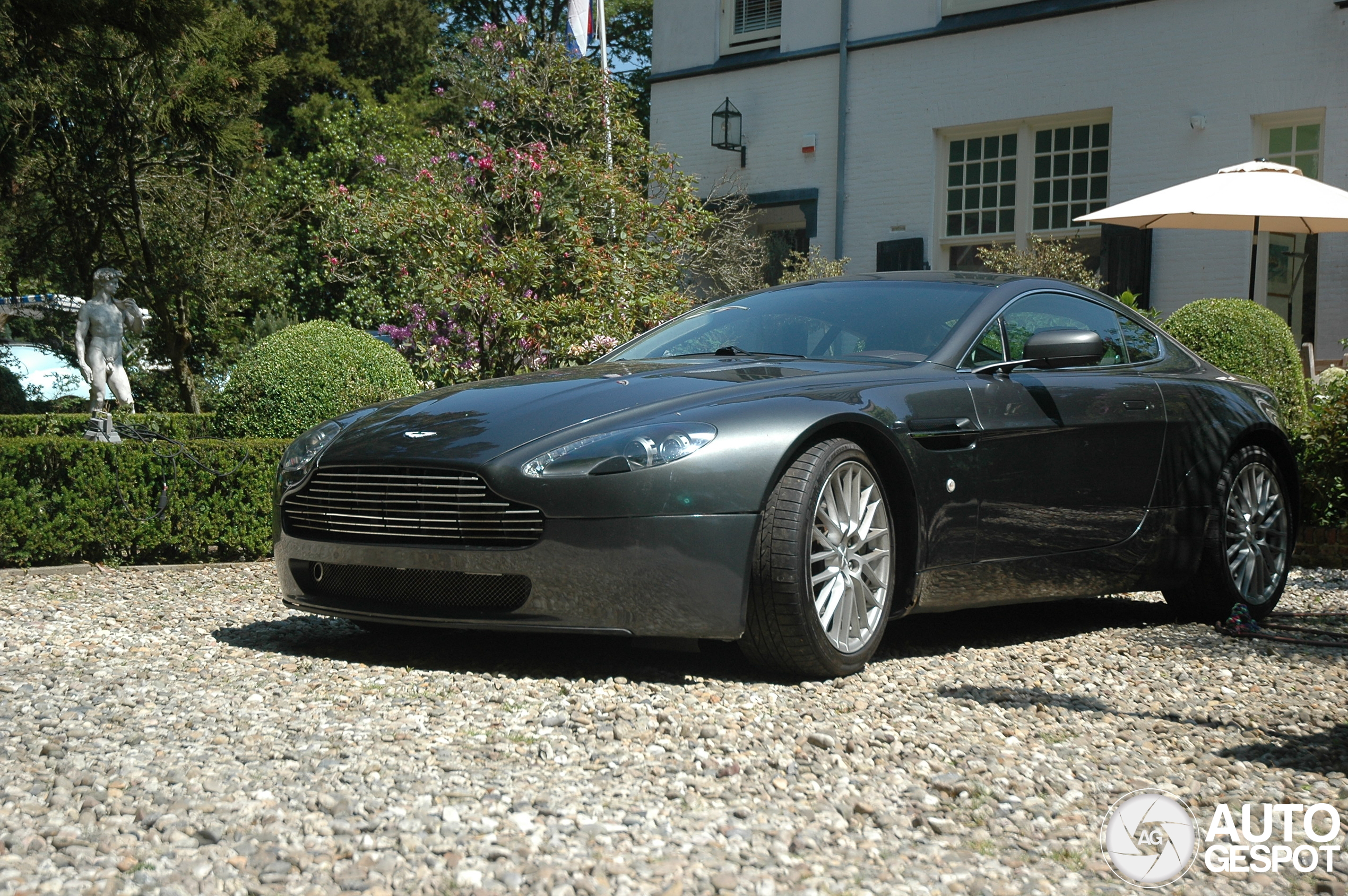 Aston Martin V8 Vantage