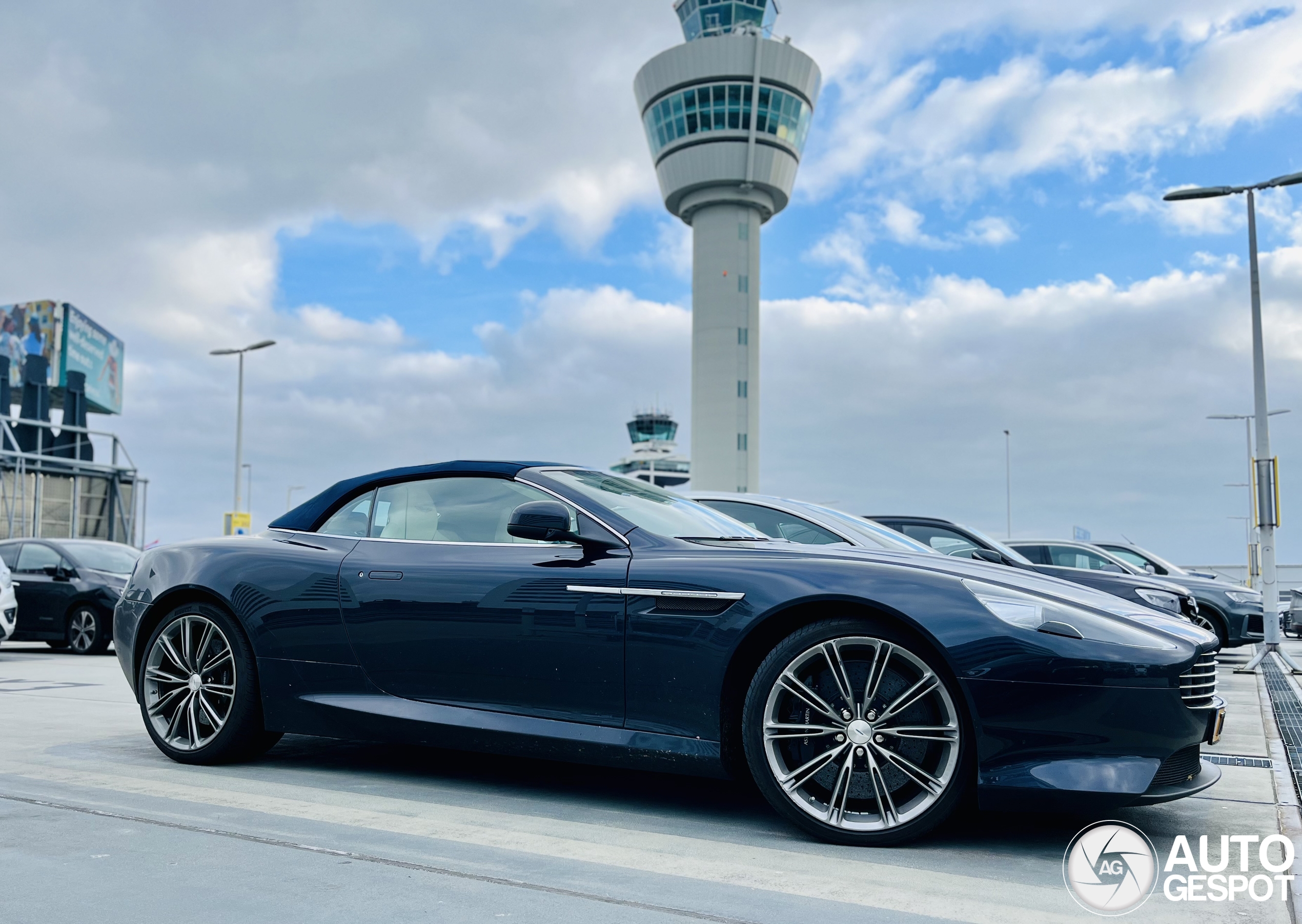 Aston Martin Virage Volante 2011