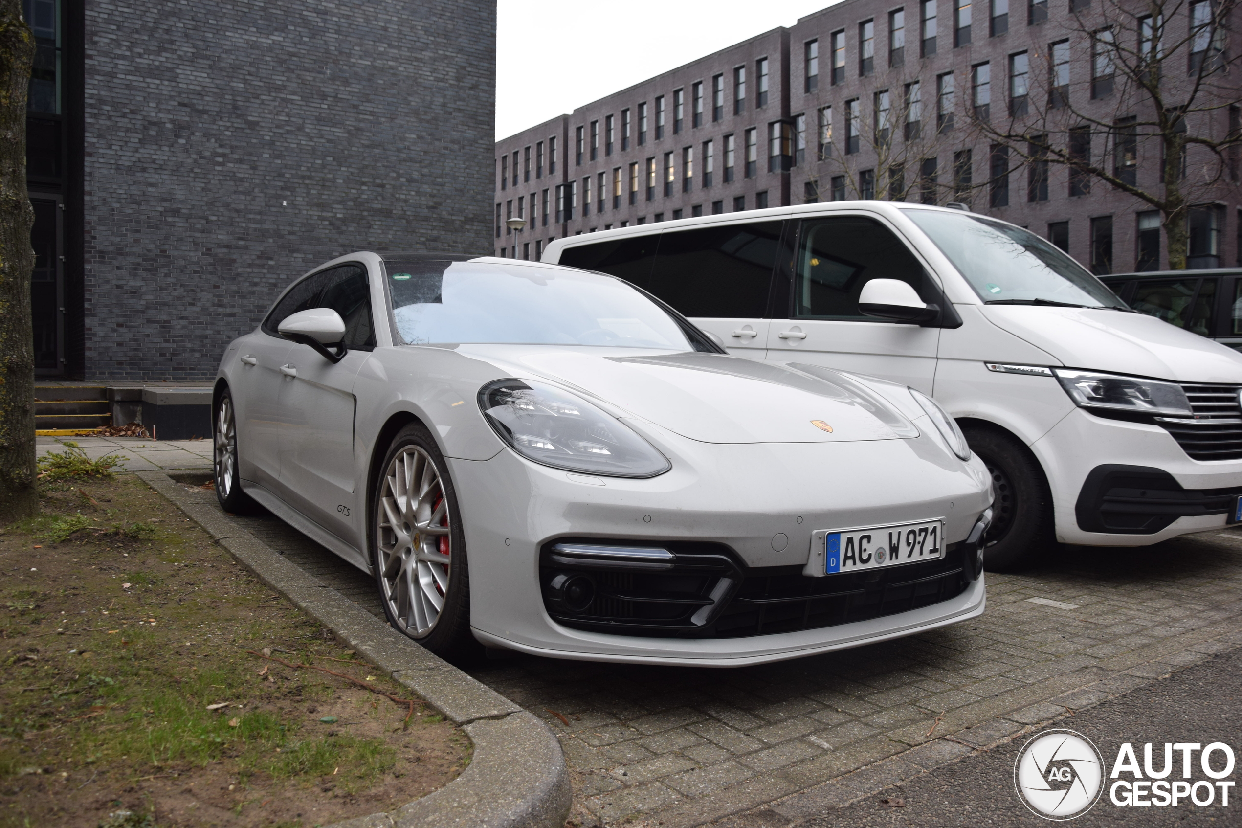 Porsche 971 Panamera GTS Sport Turismo