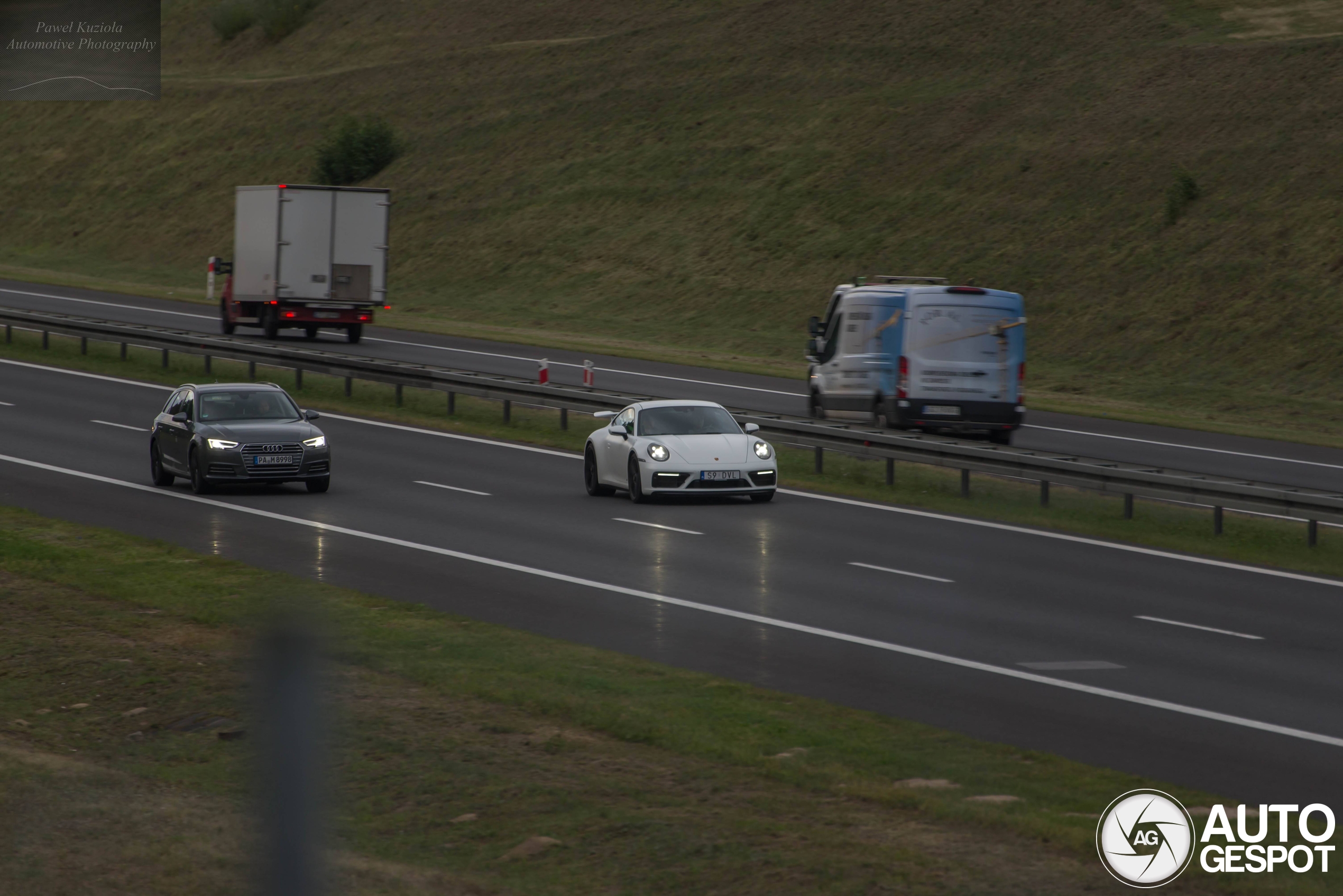 Porsche 992 Carrera 4 GTS