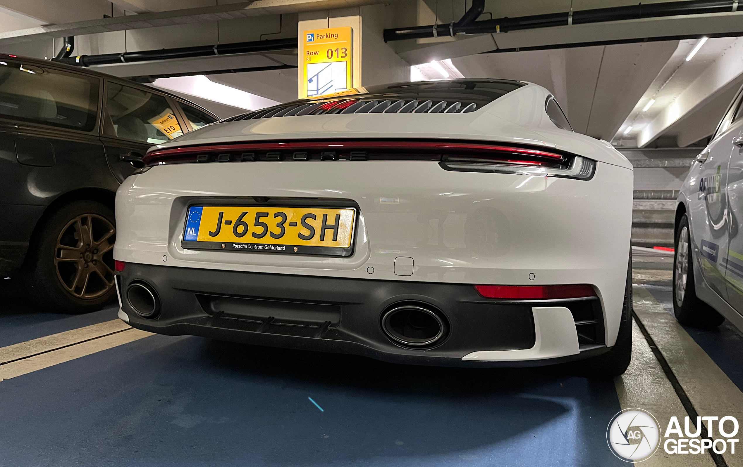 Porsche 992 Carrera 4S