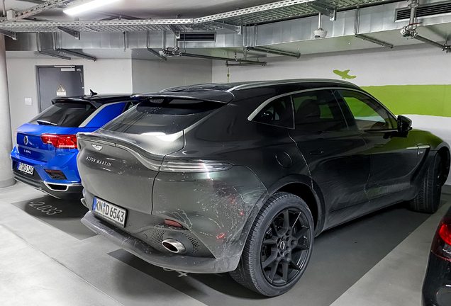 Aston Martin DBX