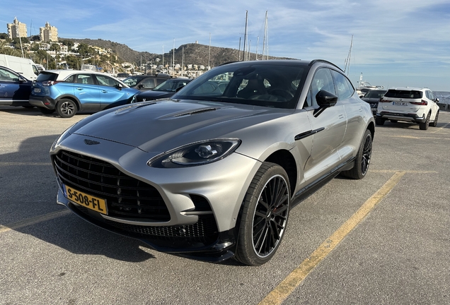 Aston Martin DBX707