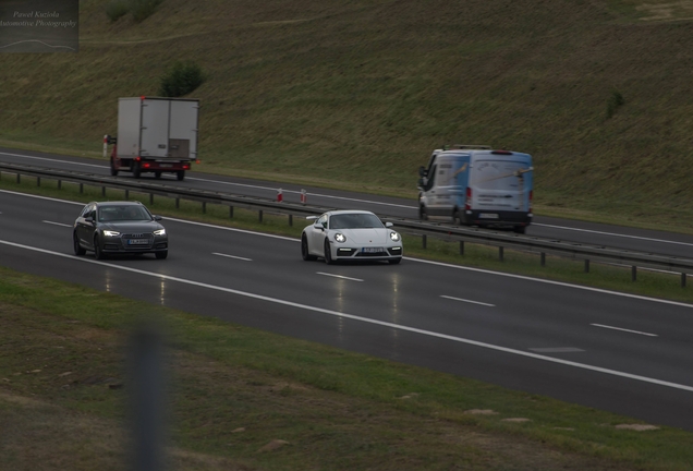 Porsche 992 Carrera 4 GTS